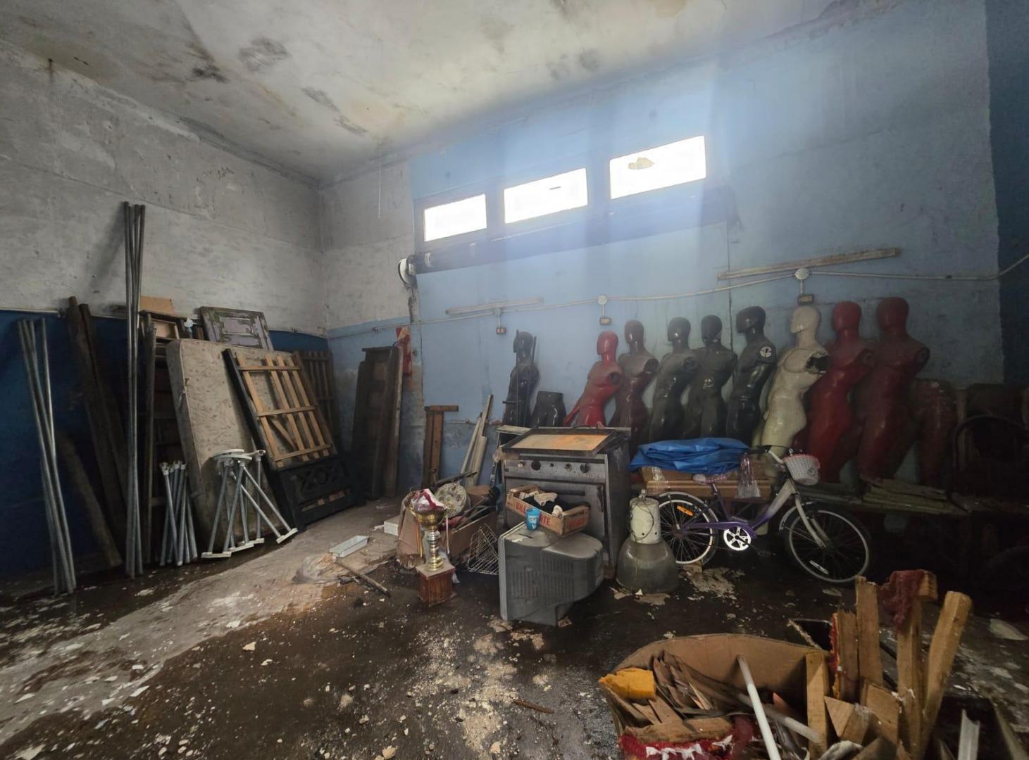 Foto de Casa con local, sobre lote propio 8,66 x 23 a refaccionar, imagen 1
