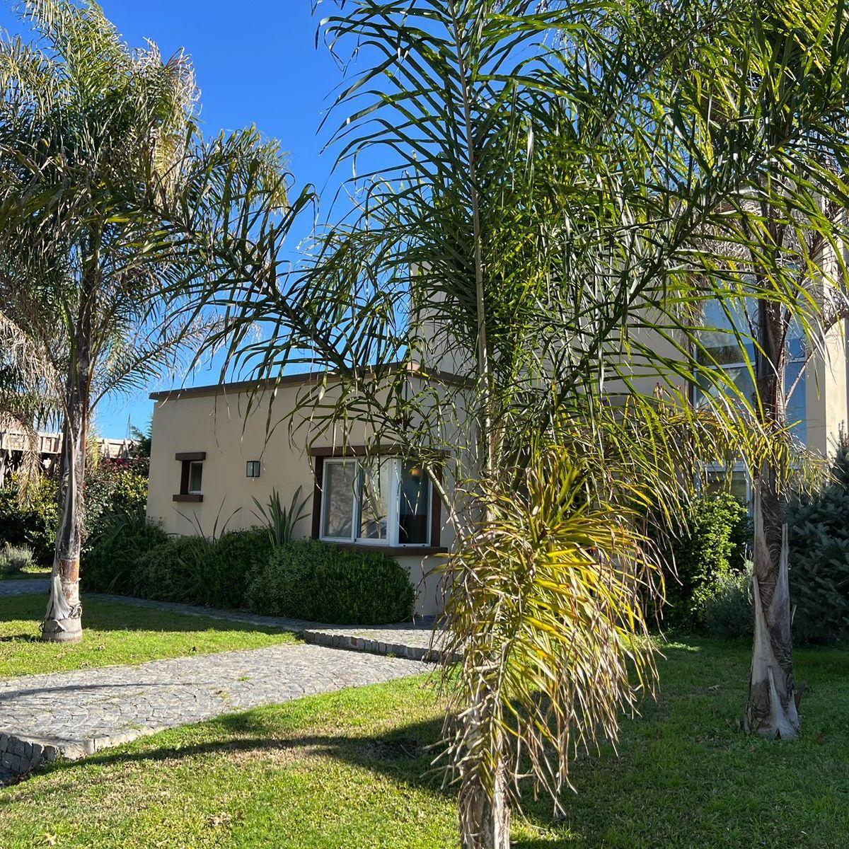 FINCAS DE IRAOLA II - Casa de 2 plantas en lote central con piscina.