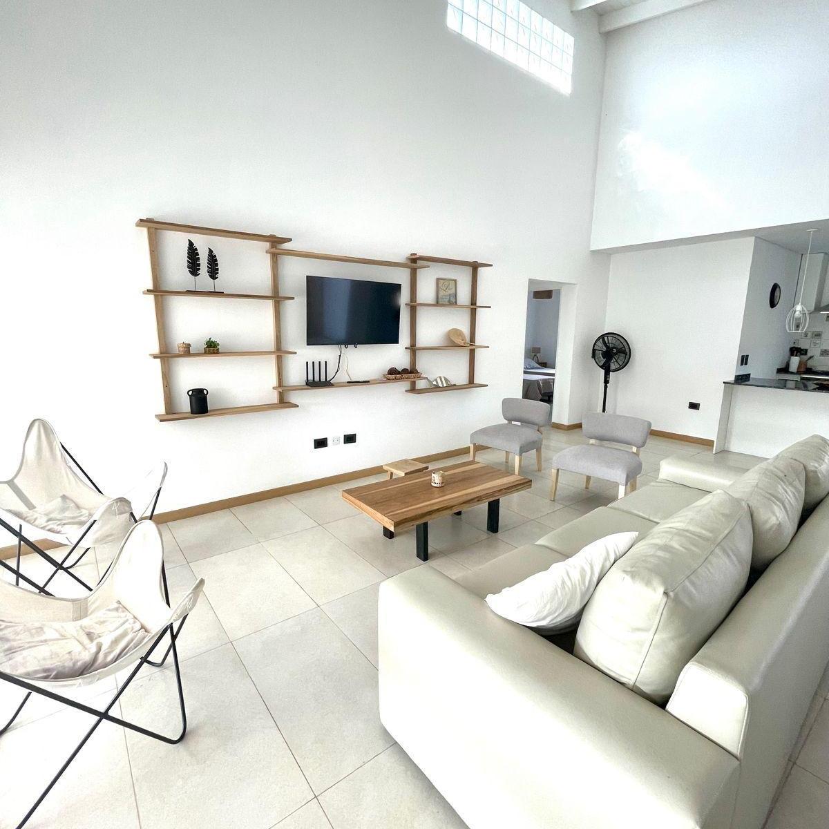 Foto de ECUESTRE 261 - 4 suites c/ pileta climatizada, imagen 2