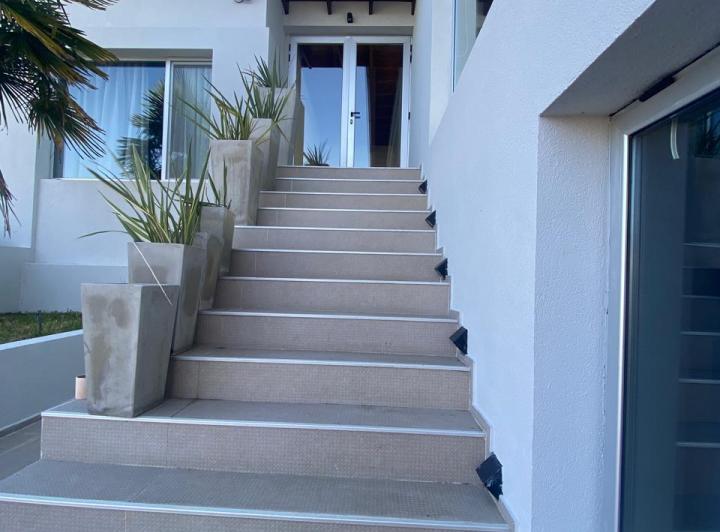 Residencial I - Diseño Único - Casa de Calidad C/ Pileta 4