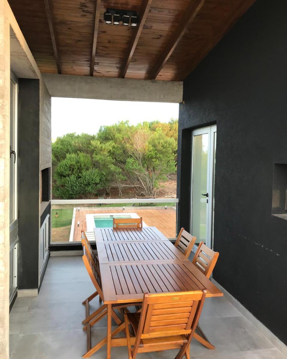 Residencial I - Diseño Único - Casa de Calidad C/ Pileta 2