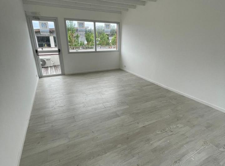 Foto de GÓNDOLA en el Paseo Comercial de Costa Esmeralda venta o alquiler anual, imagen 1