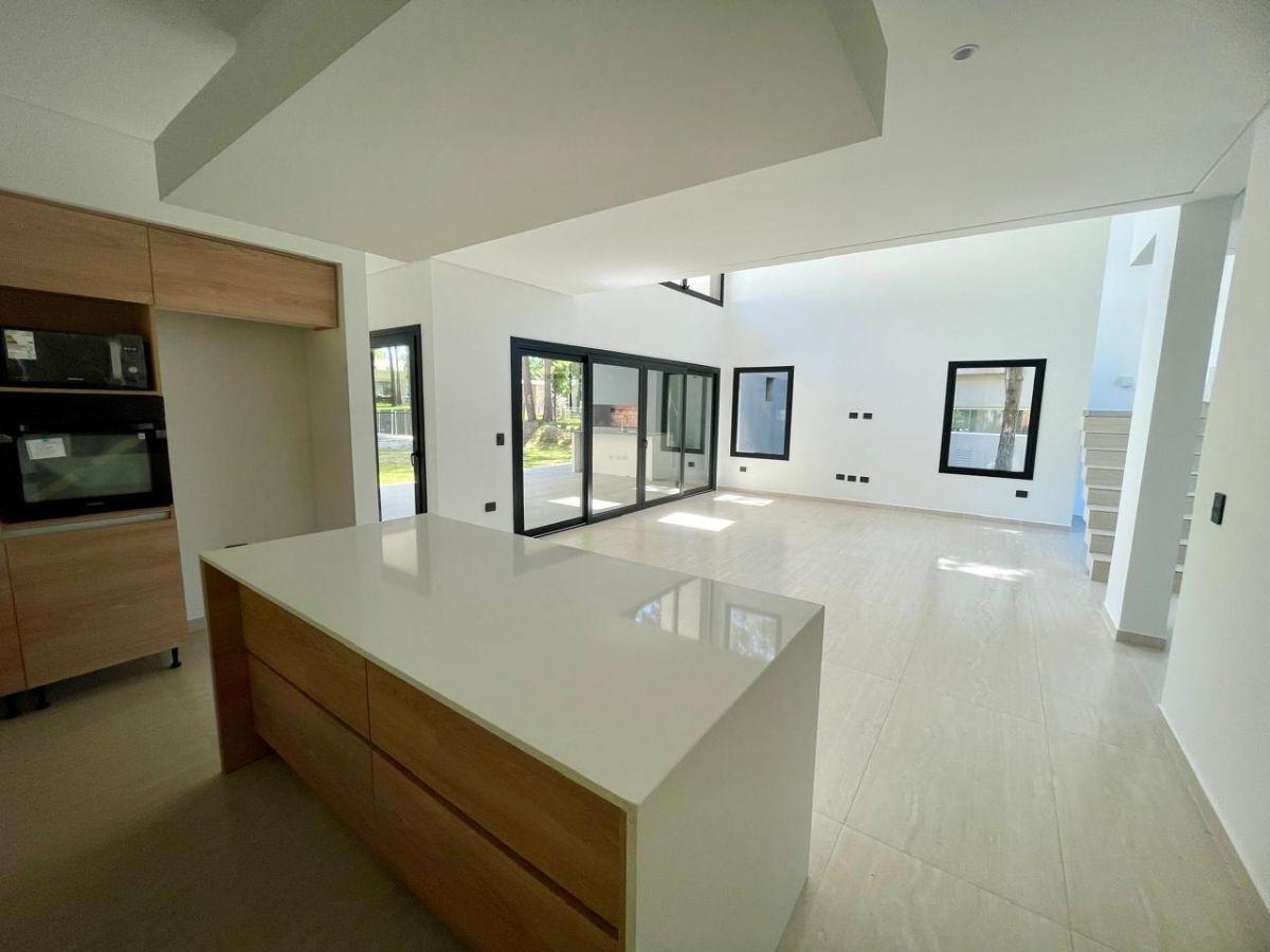 Foto de RESIDENCIAL I Lote 211 4 dorm c pileta VENTA!!, imagen 3