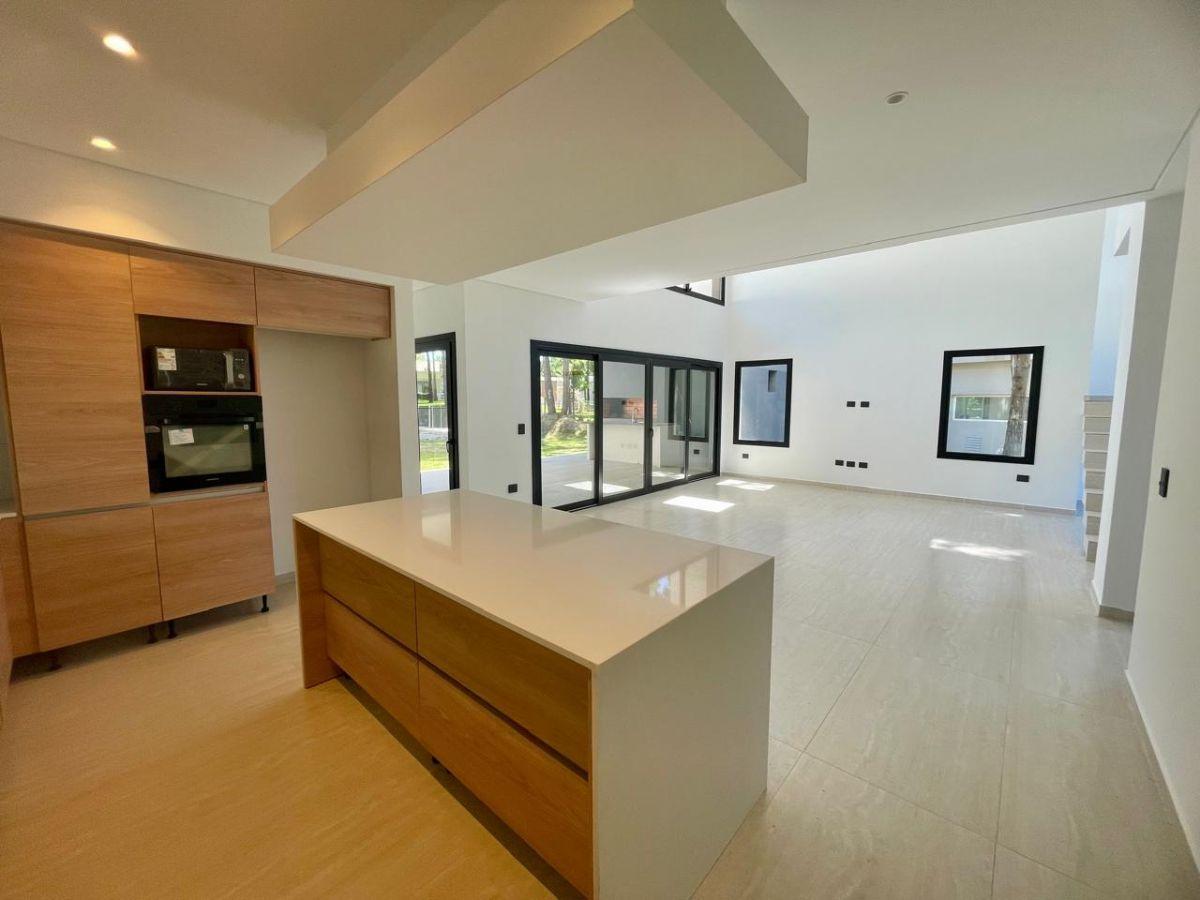 Foto de RESIDENCIAL I Lote 211 4 dorm c pileta VENTA!!, imagen 4