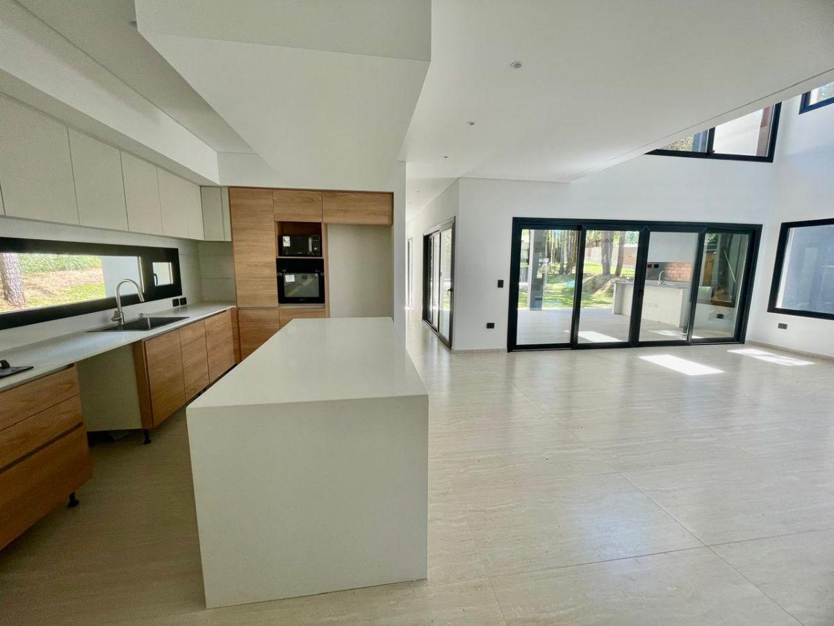 Foto de RESIDENCIAL I Lote 211 4 dorm c pileta VENTA!!, imagen 5