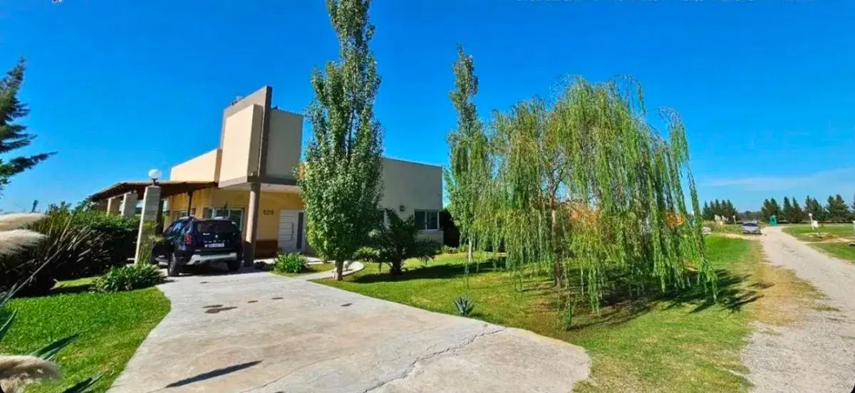 PRADOS DE LA VEGA . 3 dorm c/pileta 8
