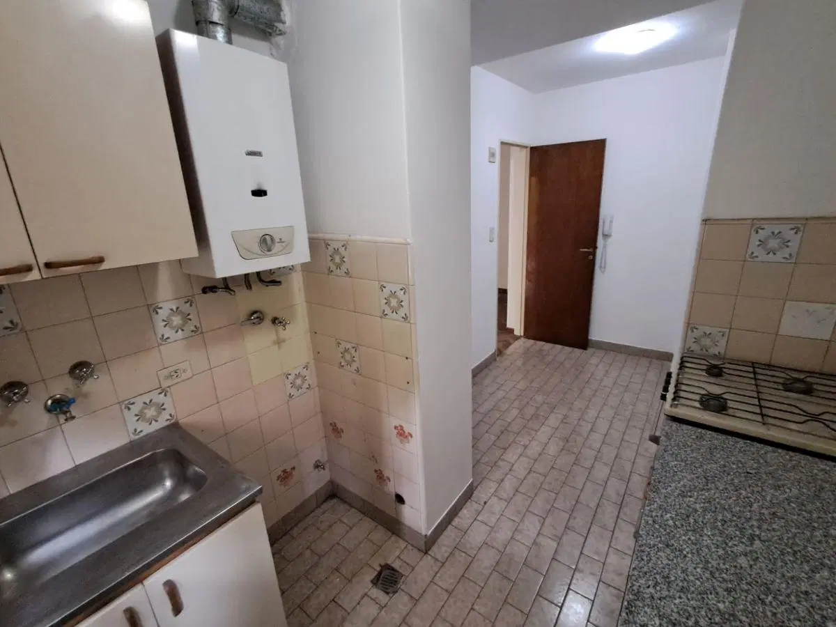 Alquiler | Departamento de 1 Dormitorio con Balcón al Frente – San Lorenzo 1615 2