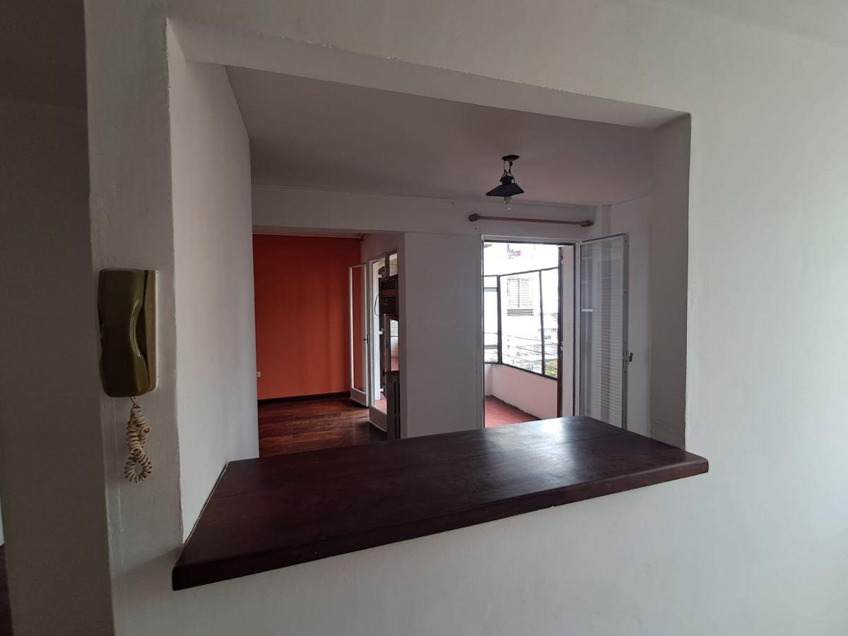 Foto de VENTA | Departamento de 2 Dormitorios Amplios con Balcón Corrido y, imagen 3
