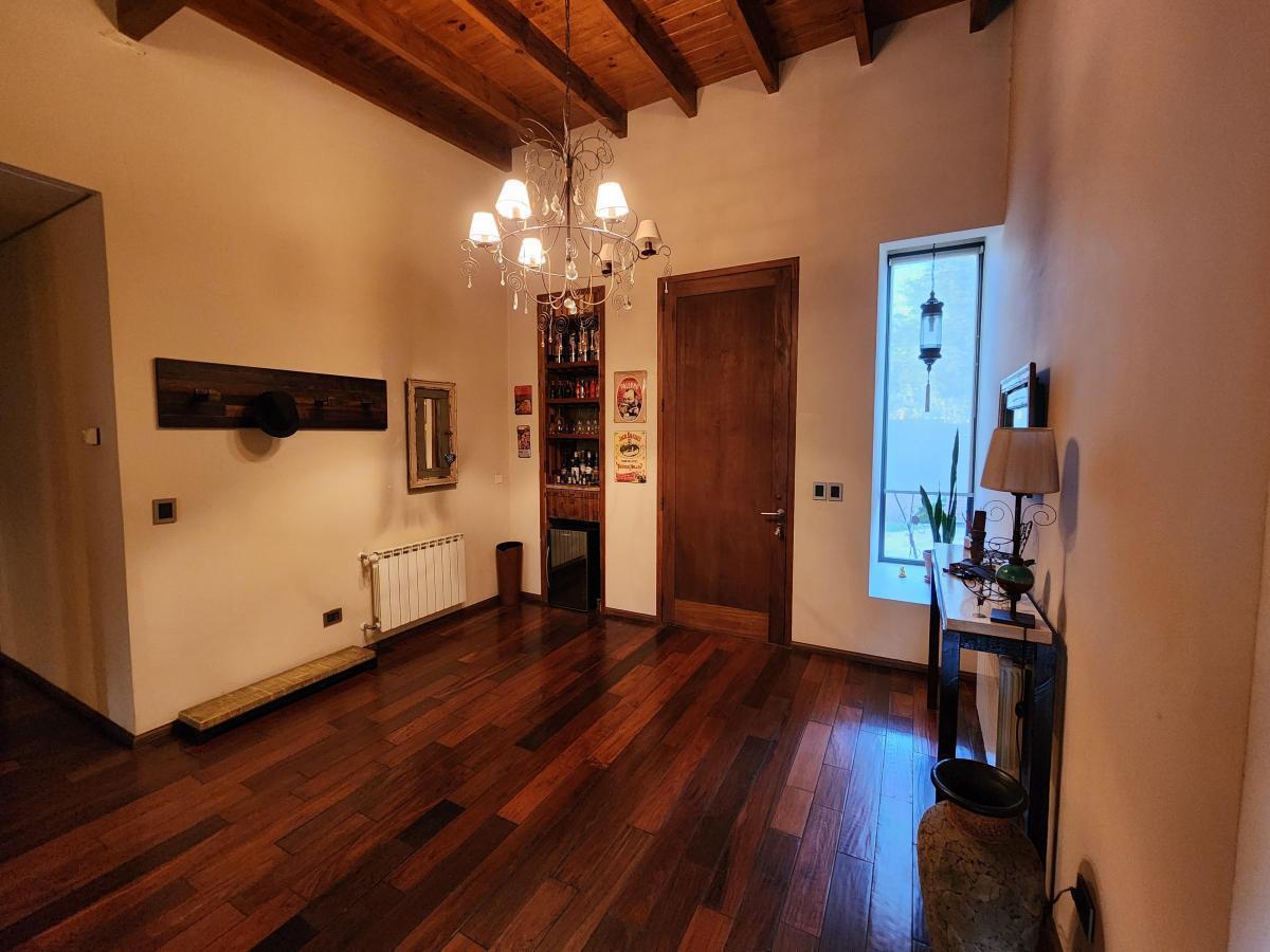 Hermosa Casa con Gran Espacio Verde, Quincho y Pileta 4