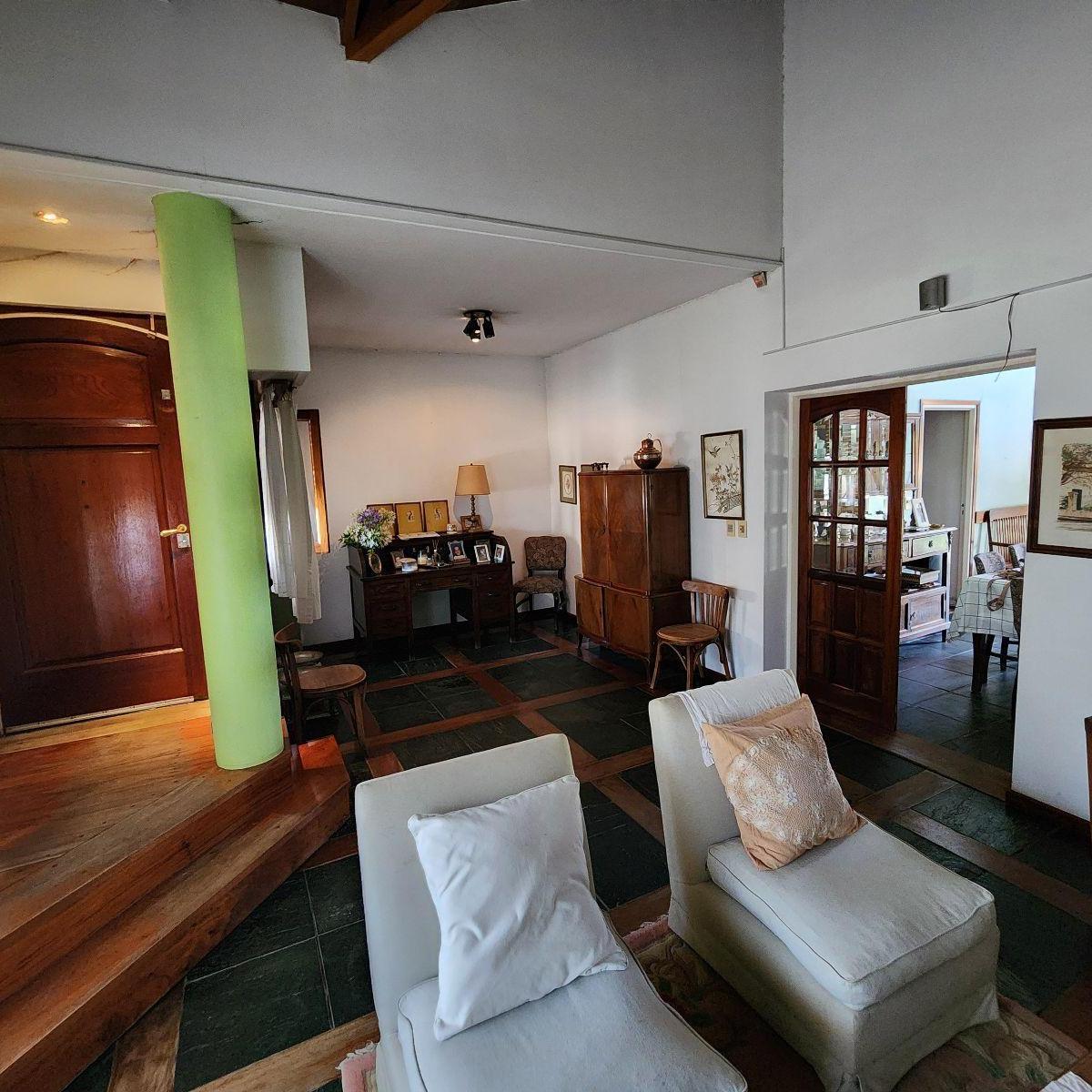 Casa en Venta en San Antonio De Padua 4 Ambientes con pileta