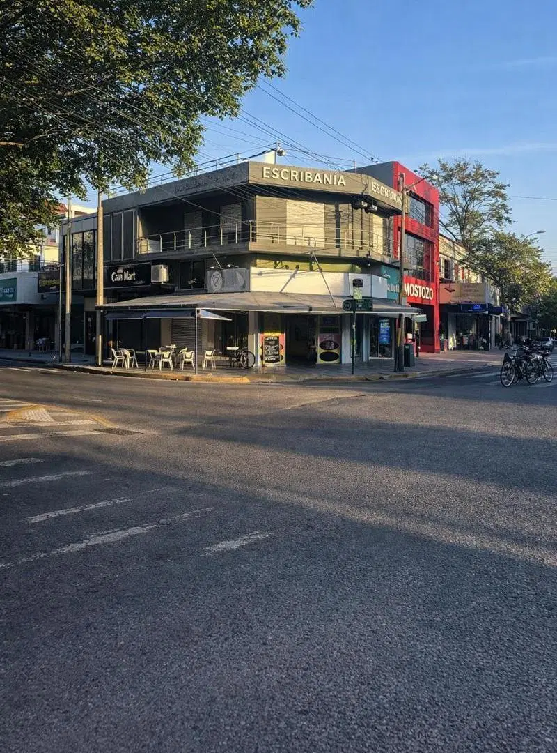Importante local sobre Avenida Libertador 2