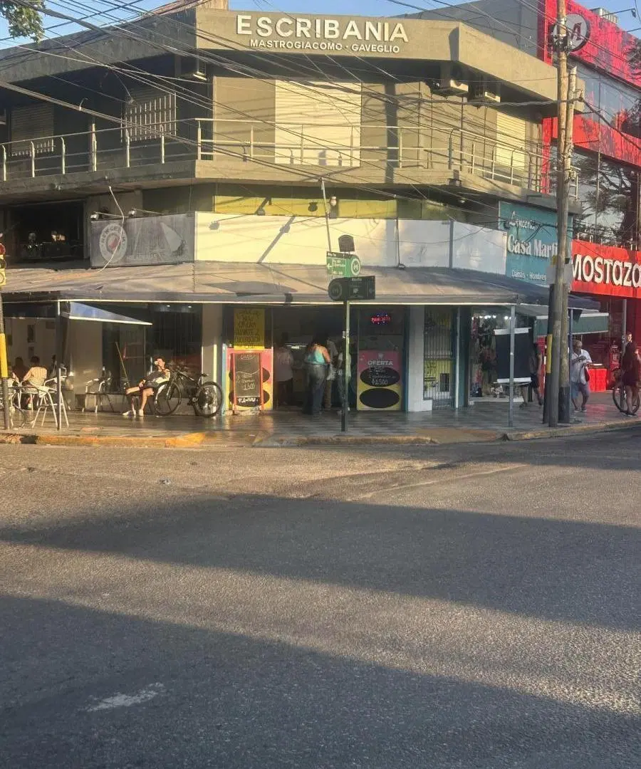 Importante local sobre Avenida Libertador 3