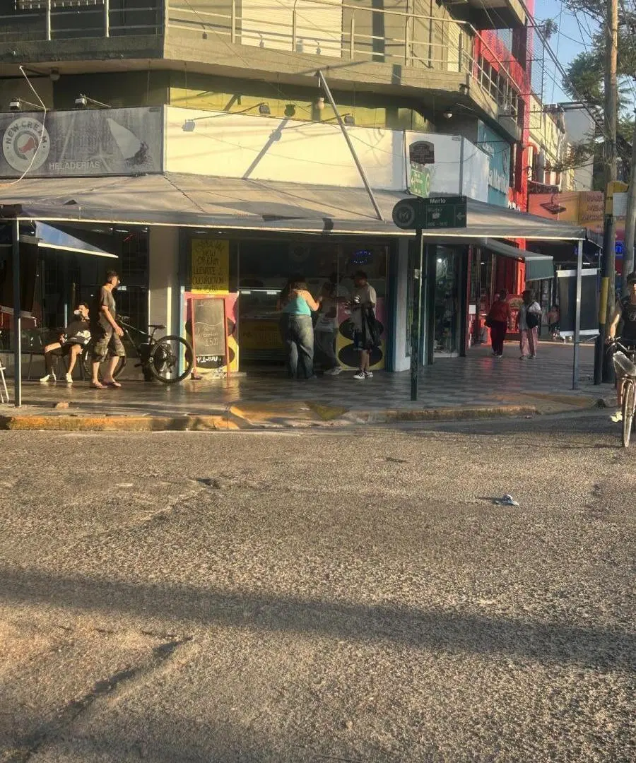 Importante local sobre Avenida Libertador 5