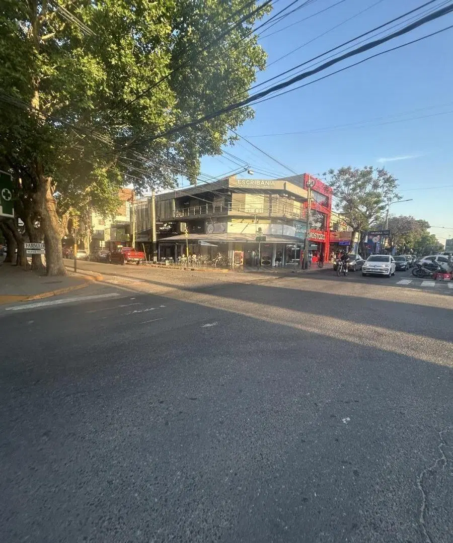 Importante local sobre Avenida Libertador 4