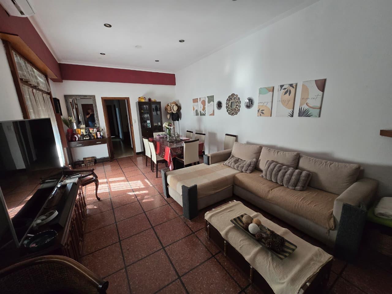 Foto de Venta - Casa 5 habitaciones - San Antonio De Padua - Quincho y Pileta, imagen 2