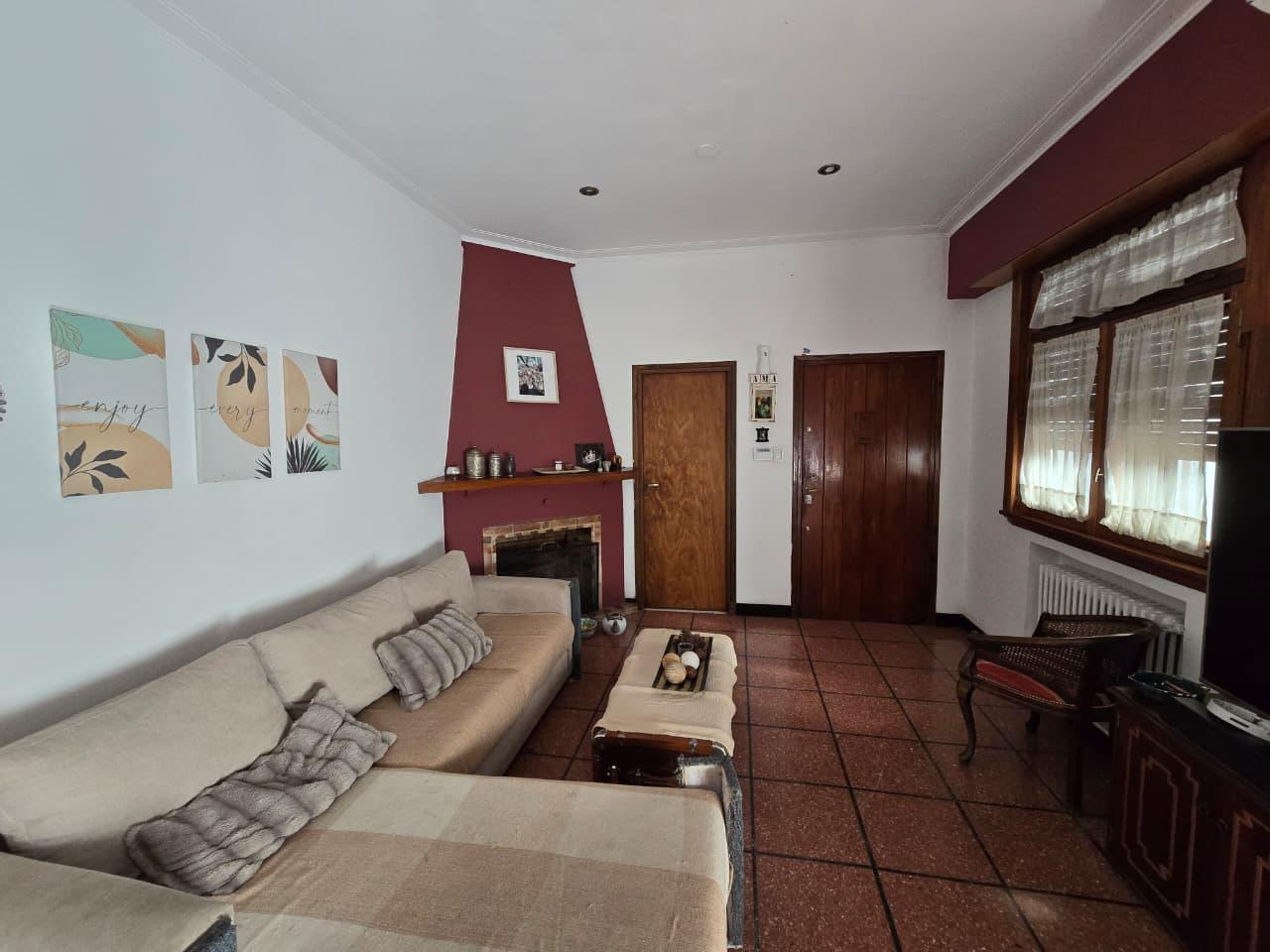 Foto de Venta - Casa 5 habitaciones - San Antonio De Padua - Quincho y Pileta, imagen 3
