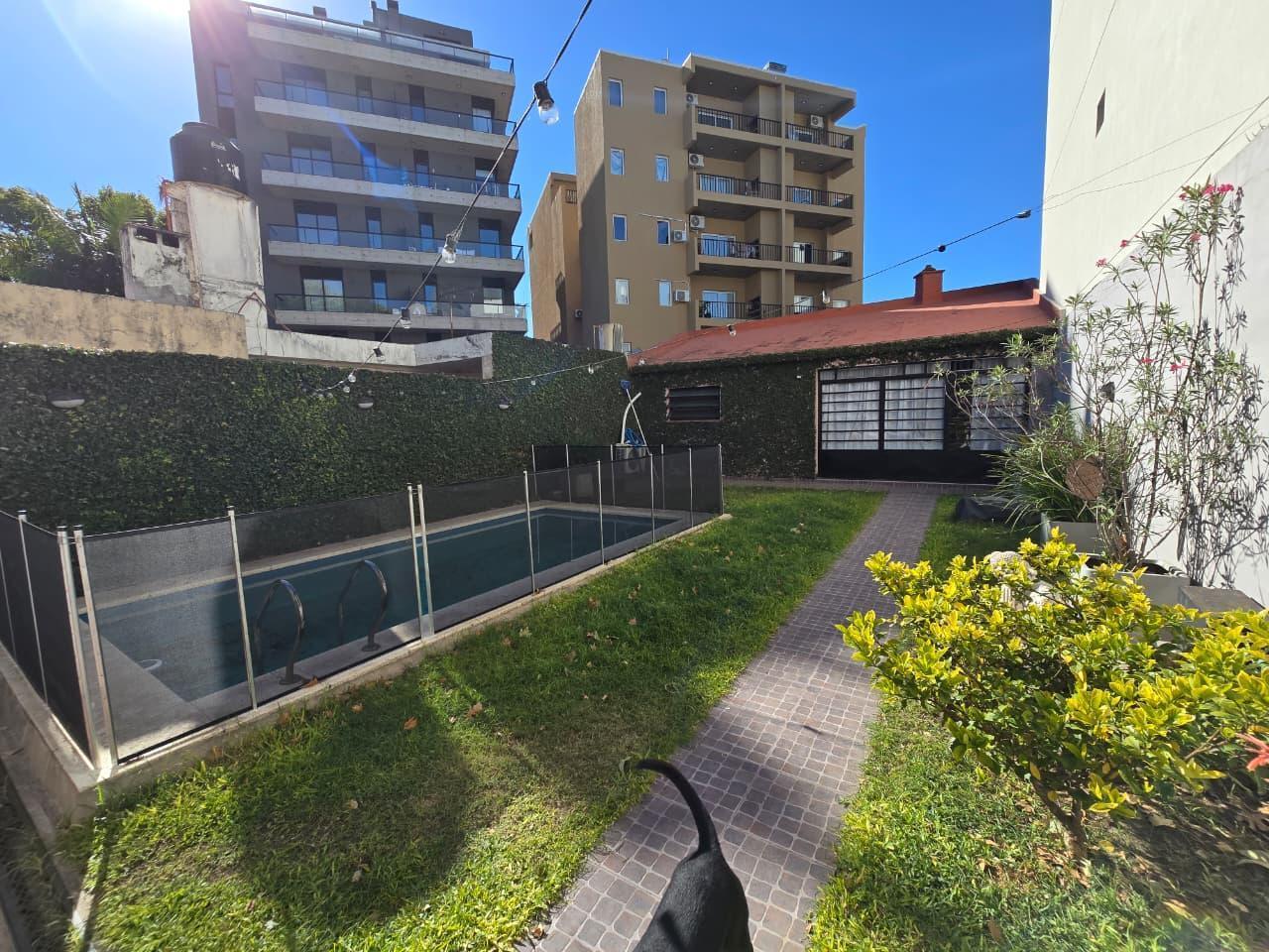 Venta - Casa 5 habitaciones -  San Antonio De Padua - Quincho y Pileta - 100 mts estación