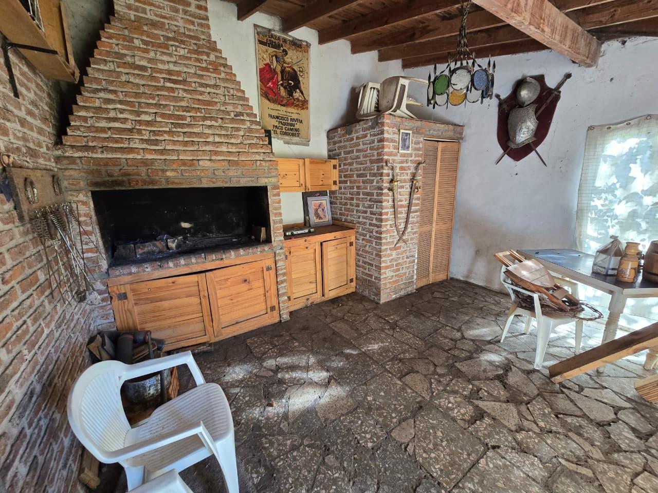 Foto de Venta -Merlo - Casa en Merlo 4 amb - Quincho - Fondo amplio - Cocheras, imagen 2