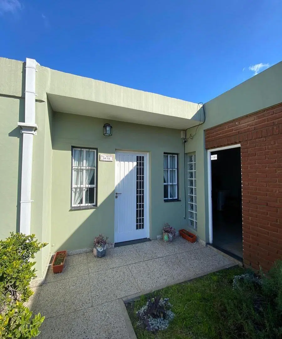 Casa en Venta San Antonio de Padua 3 Ambientes con patio y pileta 2