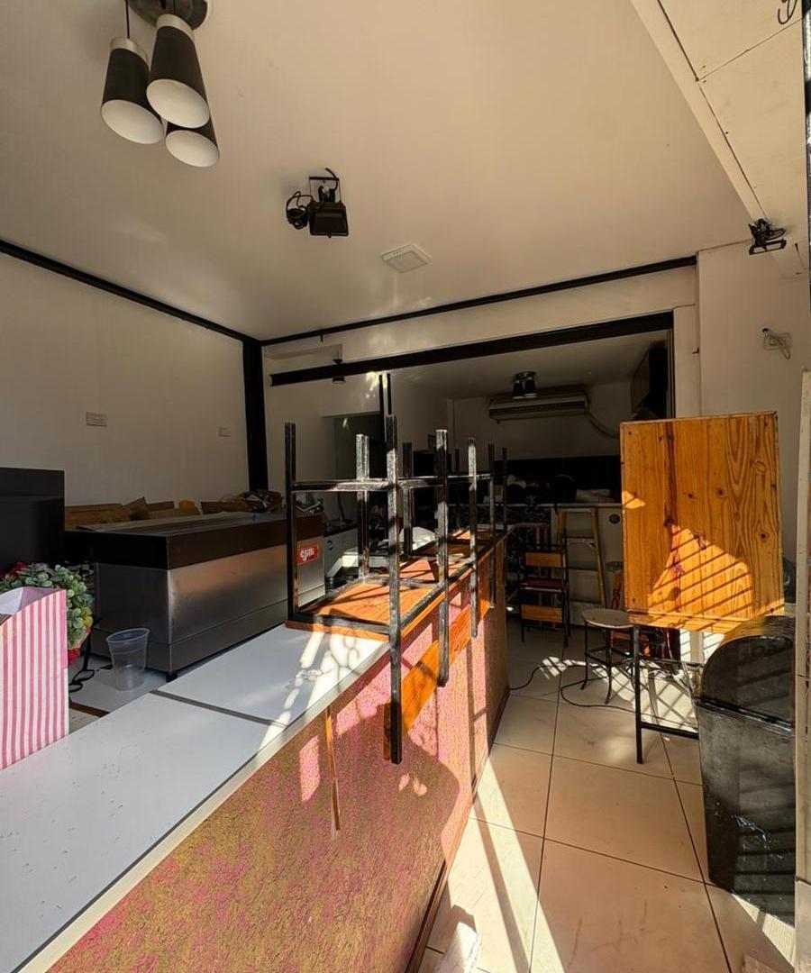 Foto de Local Comercial en alquiler centro de Padua a 3 cuadras de la estación, imagen 1