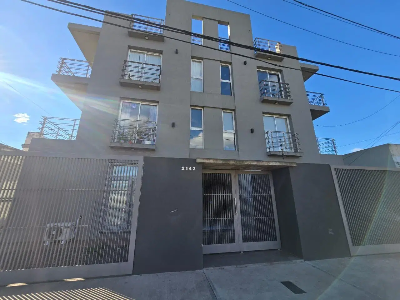 ALQUILER Departamento en Merlo 2 amb. Balcón. cochera, Terraza privada 3