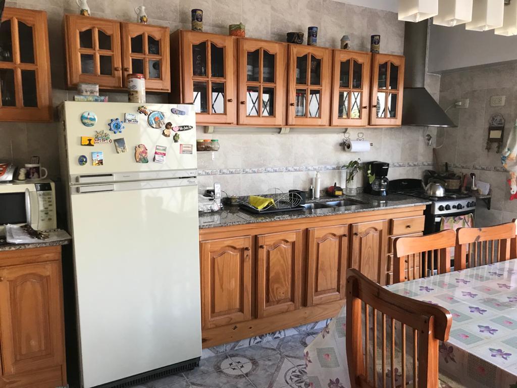 Venta Chalet de 3 Pisos, 6 Ambientes y Pileta Climatizada. (Avellaneda). 3