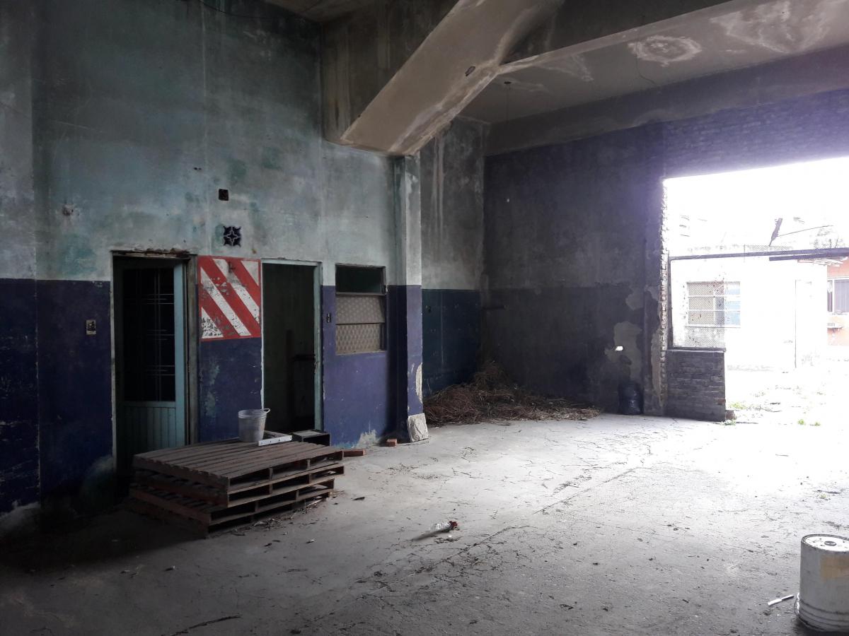 Venta de Galpón con Vivienda de 3 Ambientes en Lanús Oeste 3