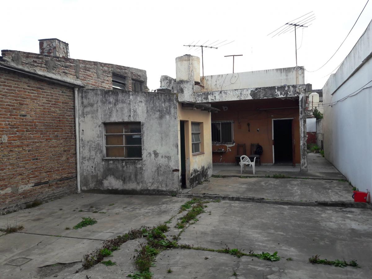 Venta de Galpón con Vivienda de 3 Ambientes en Lanús Oeste 2
