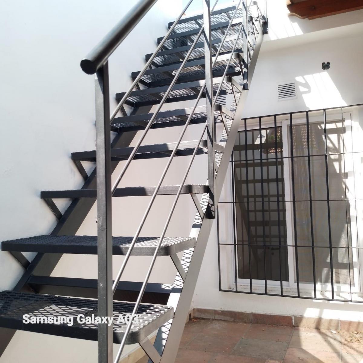 NUEVO VALOR - INMOBILIRIA VENDE Casa Tipo PH a Estrenar de 3 ambientes en Bernal Oeste (Quilmes)