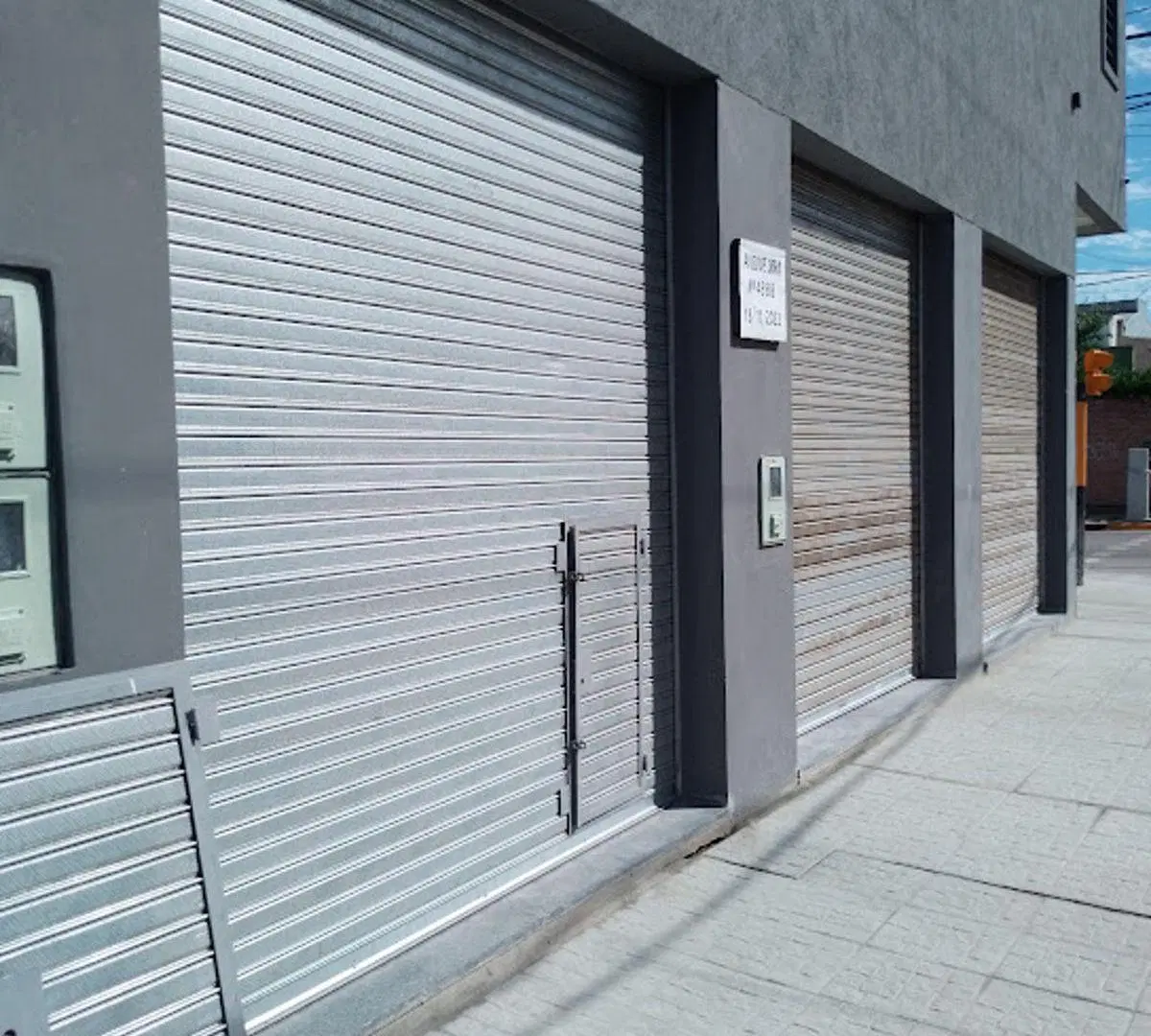 INMOBILIARIA ALQUILA 2 LOCALES CONTIGUOS UBIICADOS EN CALLE RODO 194 WILDE 3