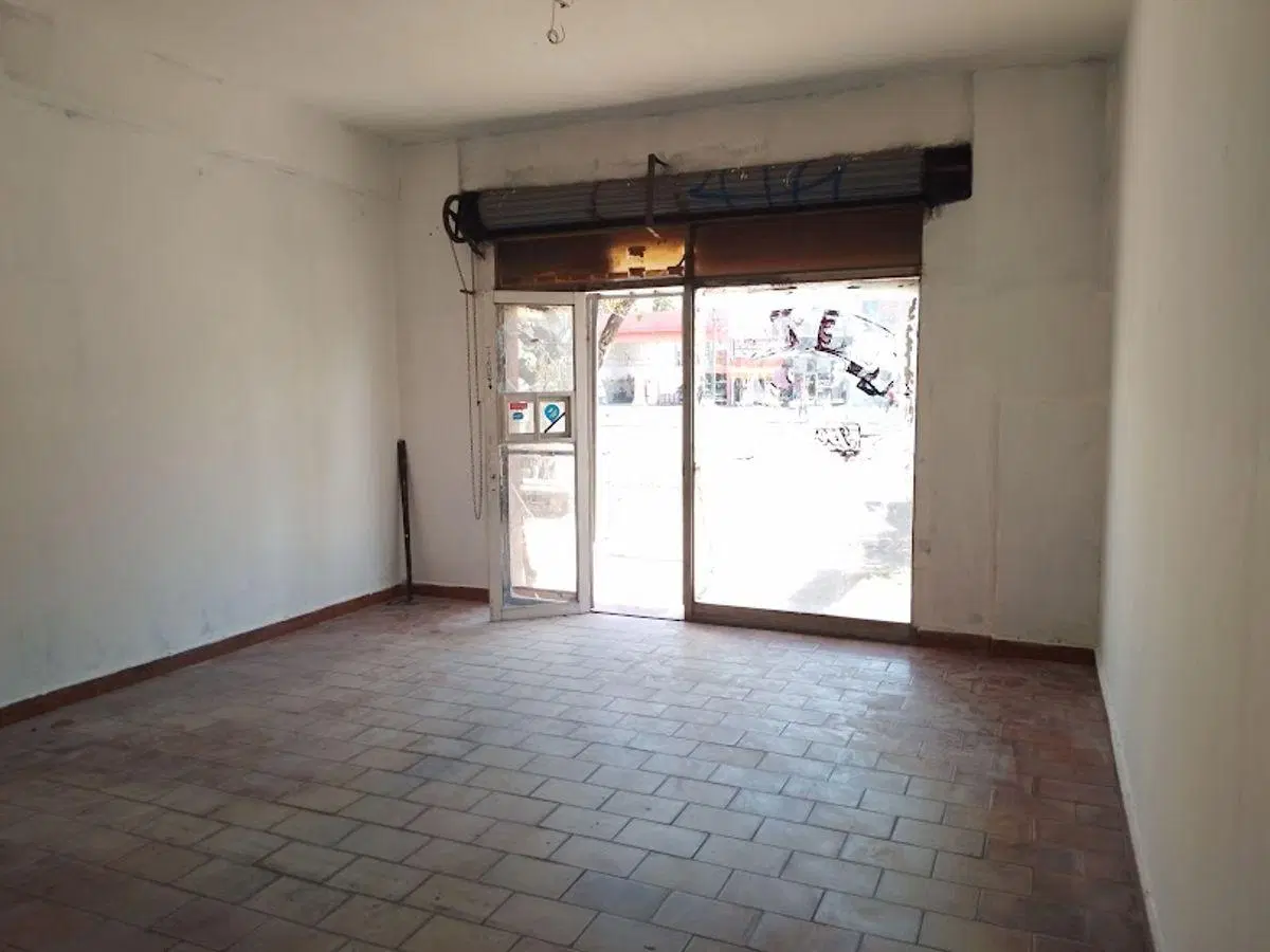 INMOBILIARIA ALQUILA LOCAL COMERCIAL DE 35 M2 EN AVENIDA EVA PERON (San Jose) Temperley 7