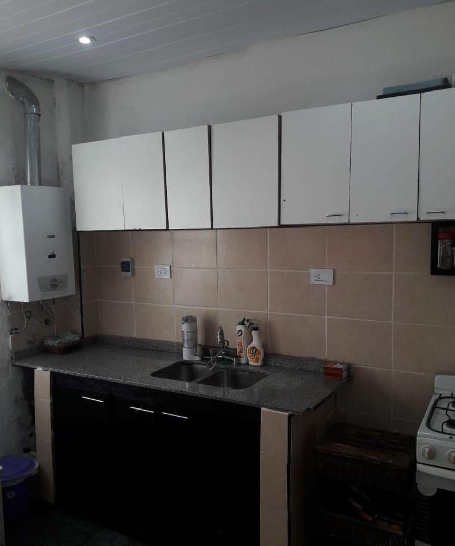 Foto de INMOBILIARIA VENDE PH P/PASILLO CON 2 DORMITORIOS Y PATIO EN V, imagen 2