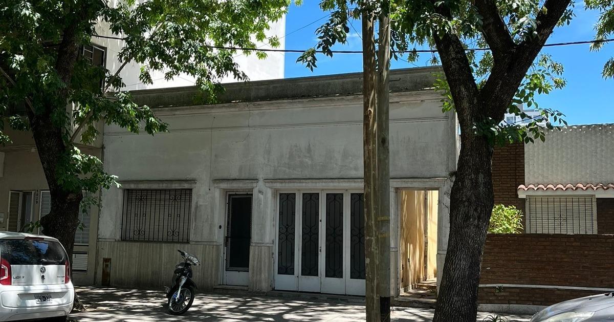 Casa en Venta a Reciclar con Lote Para Desarrollo 2