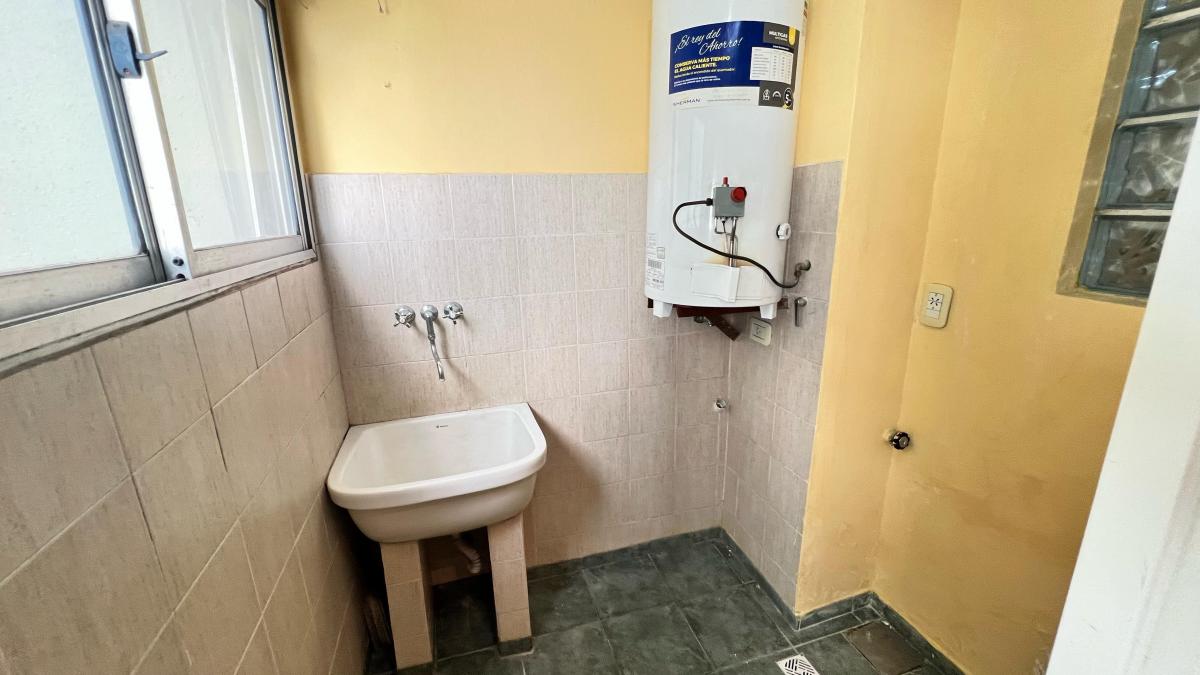 Venta de Departamento de 3 Dorm. 1