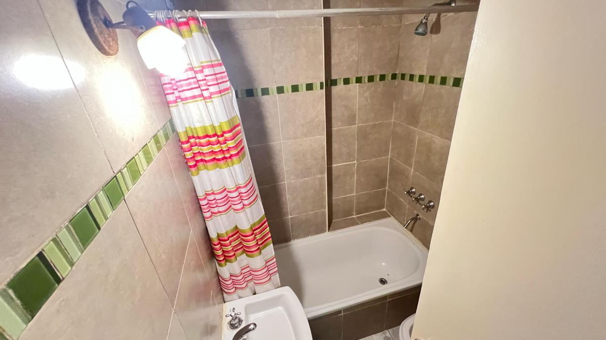 Venta de Departamento de 3 Dorm. 5