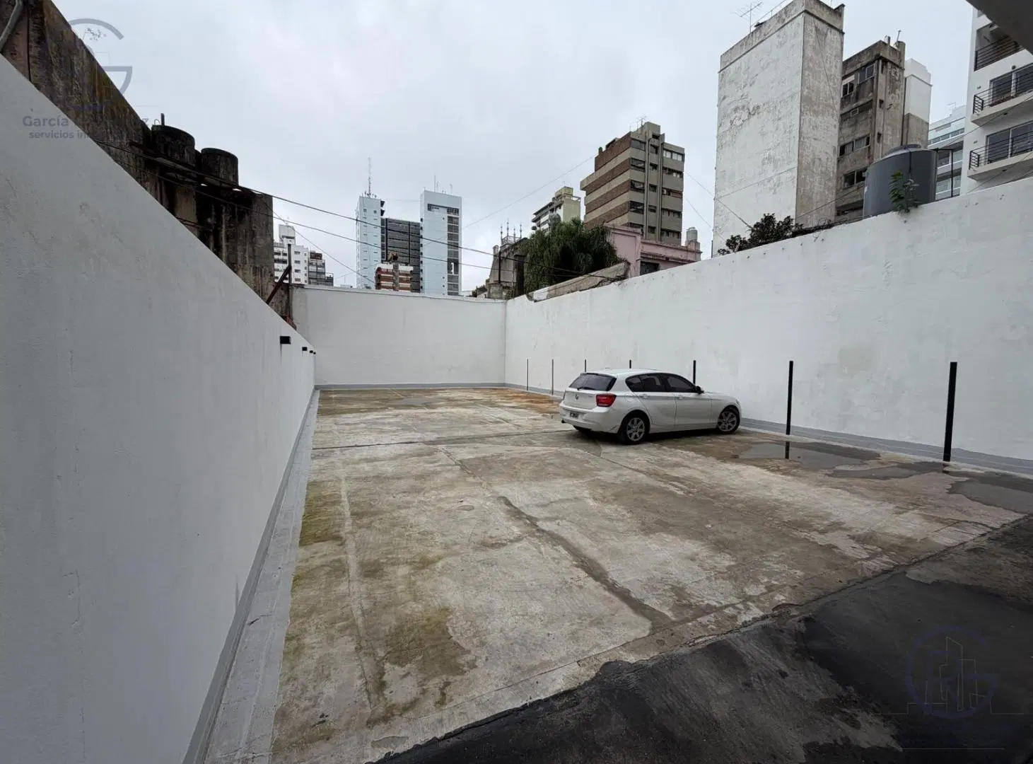 Cochera en 48 e/11 y12 2