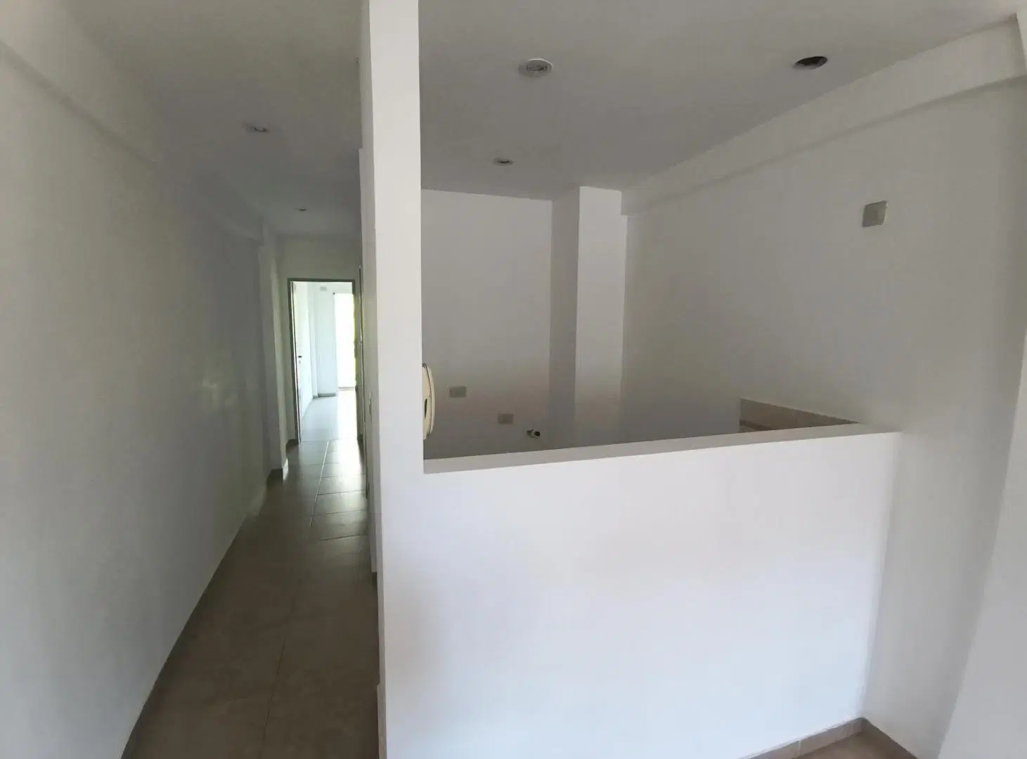 VENTA DE DEPARTAMENTO DE 1 DORMITORIO CON CON COCHERA LA PLATA 4