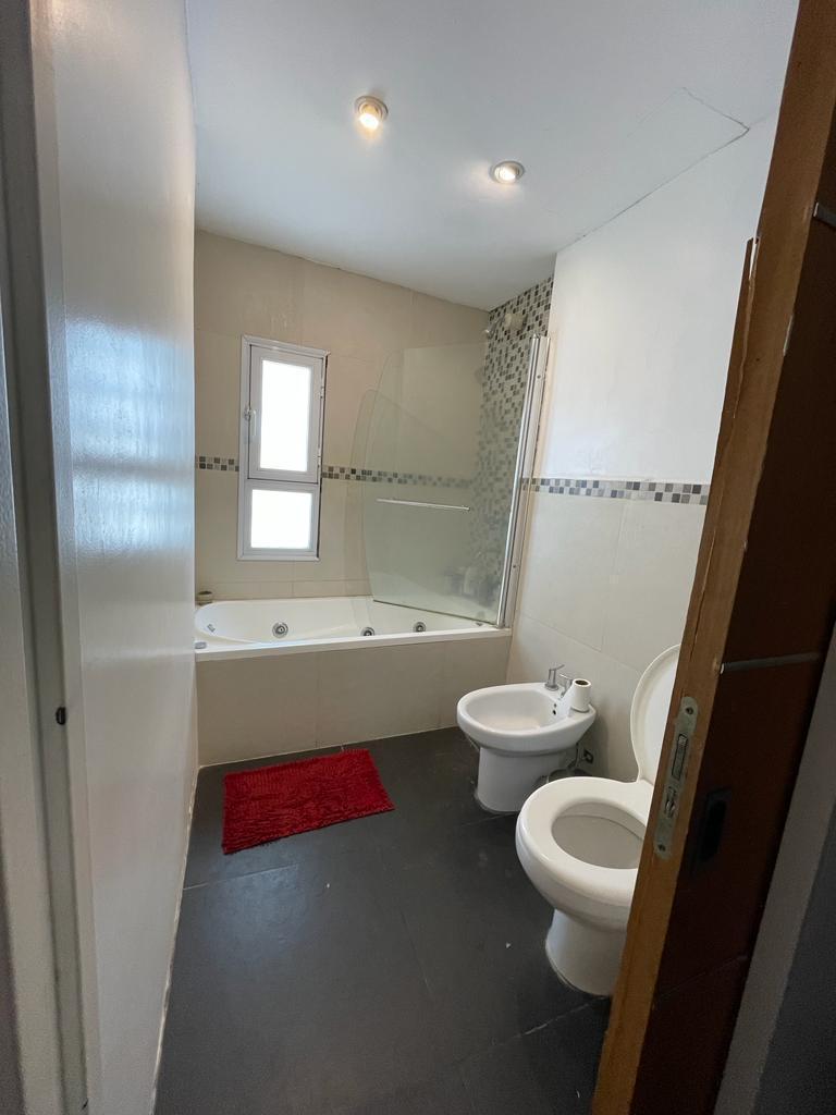 Foto de Casa en alquiler con patio, pileta y cochera, imagen 4