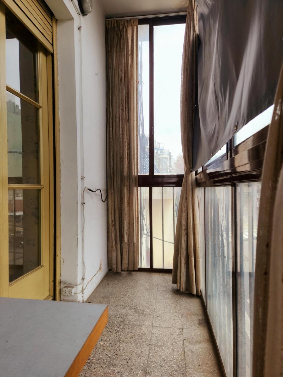 2 Ambientes con Escritorio Al Frente con Balcón 3