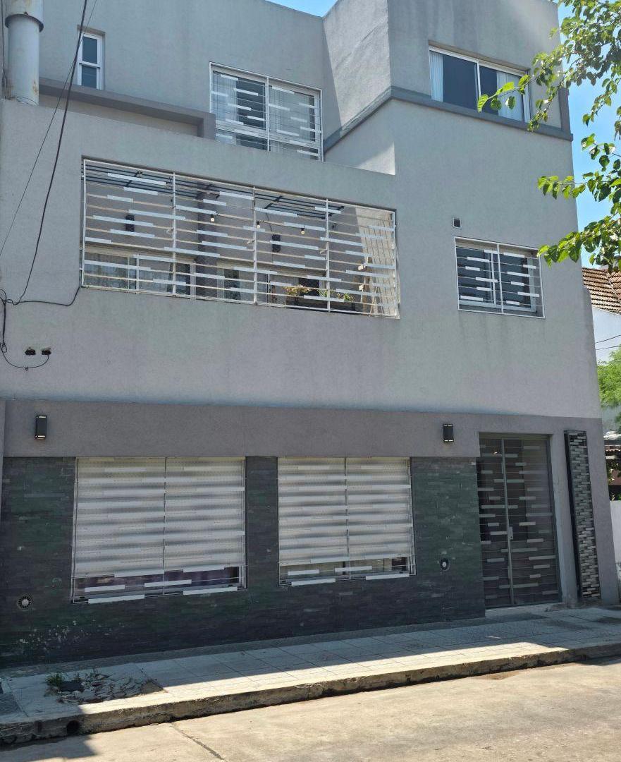 Excelente!! PH con 85 m2 totales, 2 dormitorios en venta, "SIN EXPENSAS"