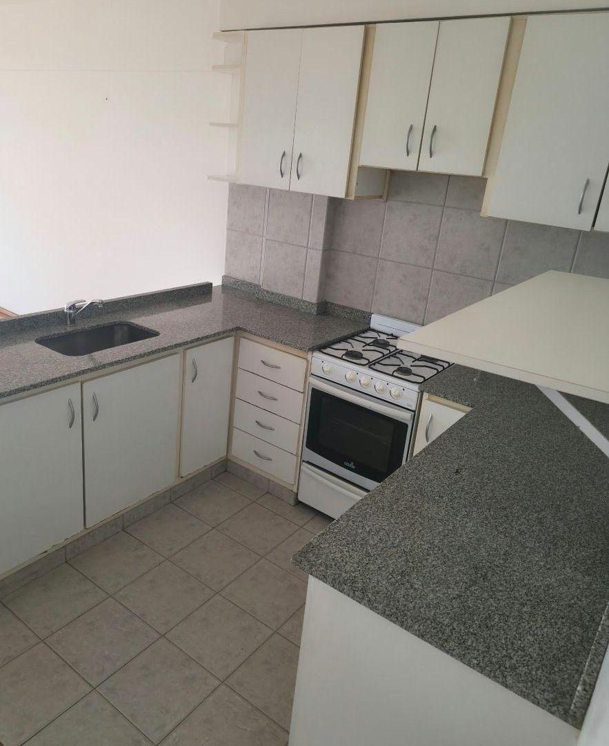 Foto de Departamento de 60 m² + 30mts. de patio con parrilla en alquiler en, imagen 5