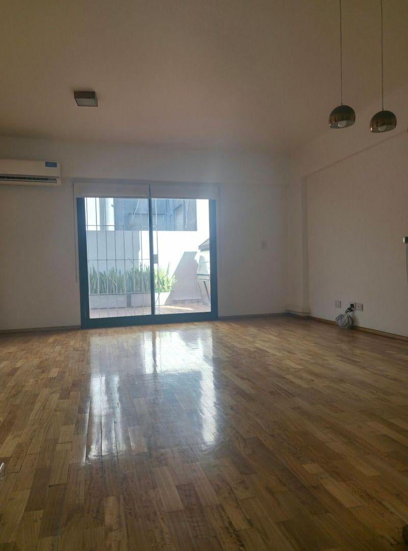 Foto de Departamento de 60 m² + 30mts. de patio con parrilla en alquiler en, imagen 2