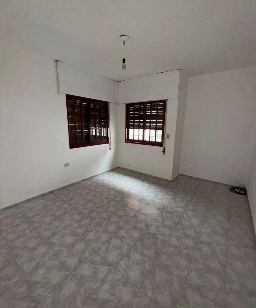 VENTA CASA 3 dormitorios Barrio Guemes PH 4