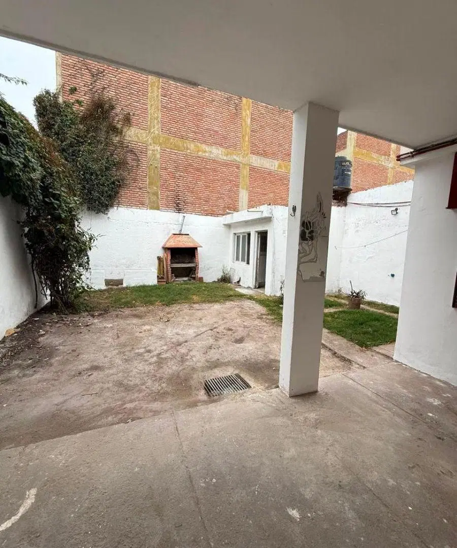 VENTA CASA 3 dormitorios Barrio Guemes PH 8