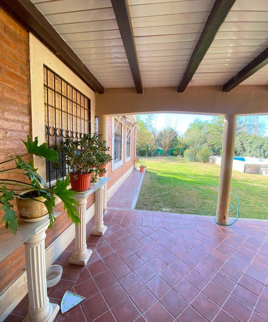 Foto de Casa en Venta de 6 Dormitorios y Piscina en Barrio Bermejo – 1.000 m², imagen 3