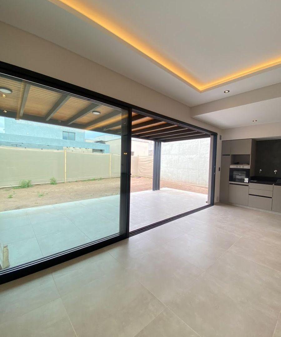 Foto de CASA A ESTRENAR BARRIO PRIVADO CIRO DE VIEYTES MAIPU, imagen 2