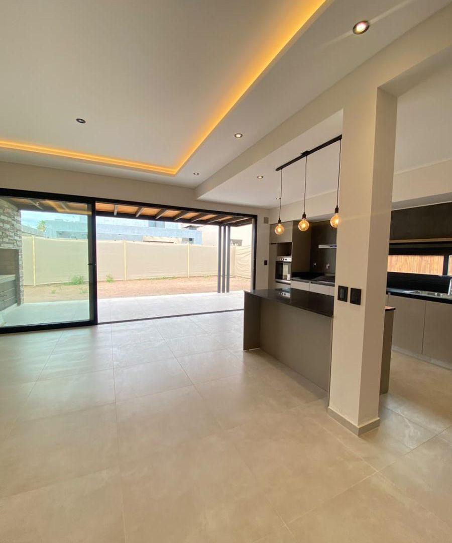 Foto de CASA A ESTRENAR BARRIO PRIVADO CIRO DE VIEYTES MAIPU, imagen 1