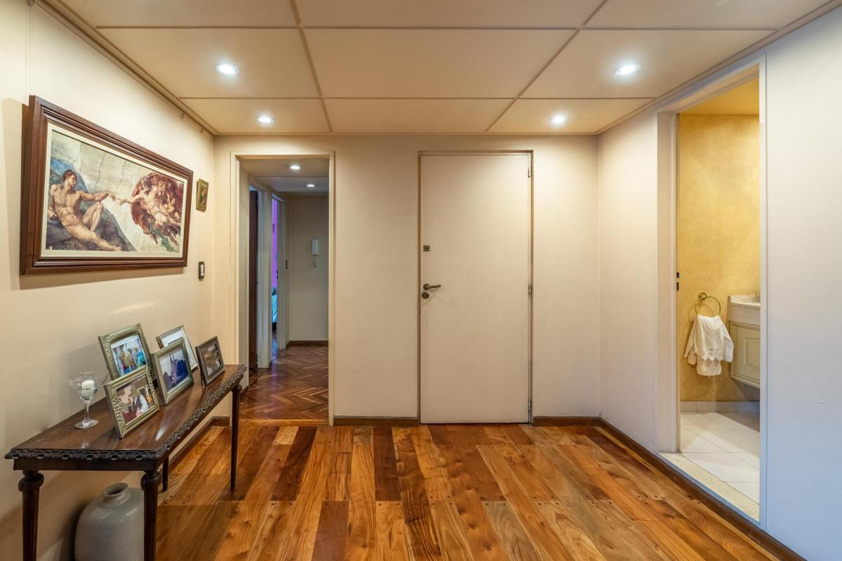 Venta Piso 5 Amb + Dependencia en Barrio de Colegiales! Oportunidad! 2