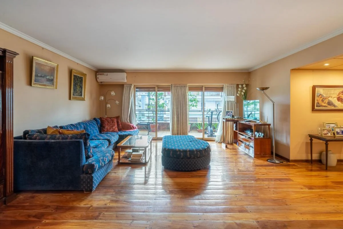 Venta Piso 5 Amb + Dependencia en Barrio de Colegiales! Oportunidad! 3
