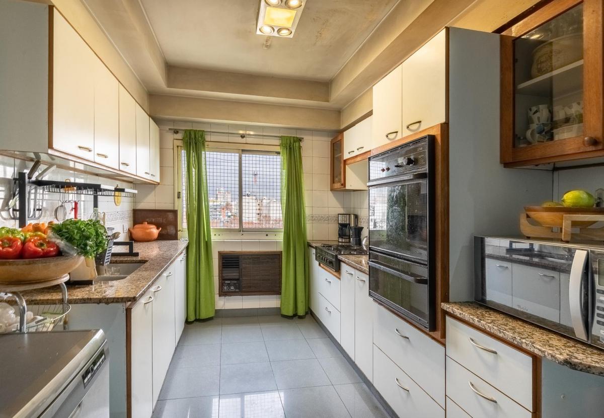 Venta Piso 5 Amb + Dependencia en Barrio de Colegiales! Oportunidad! 3